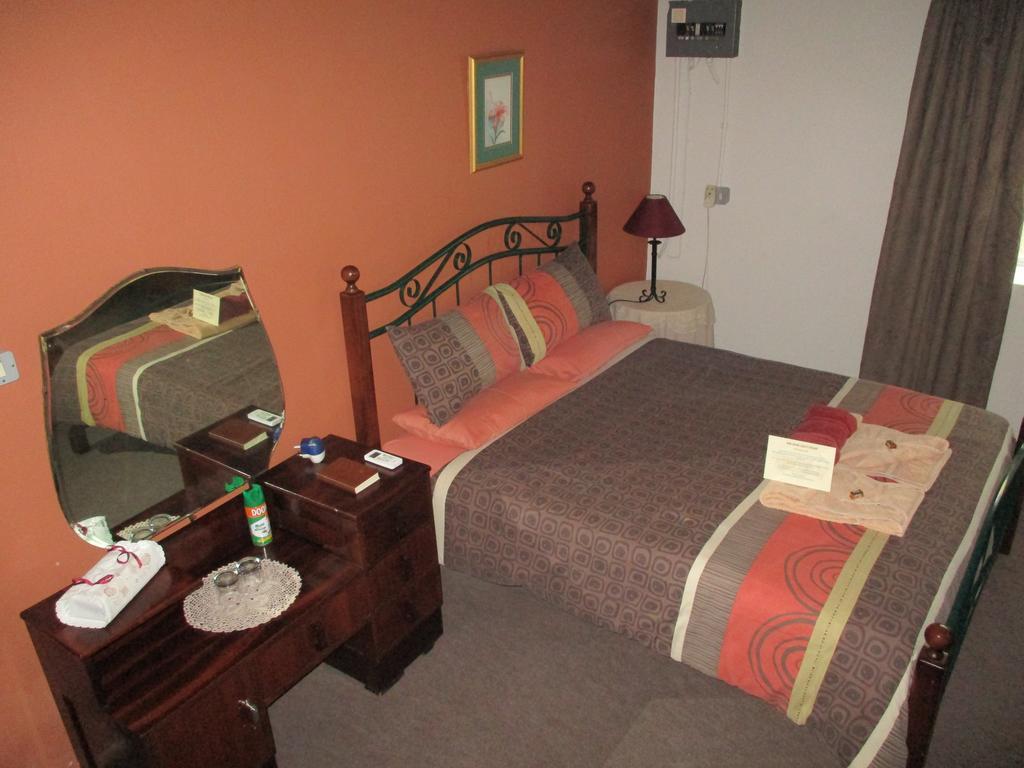 Van Rhyn Guest House Vanrhynsdorp Buitenkant foto