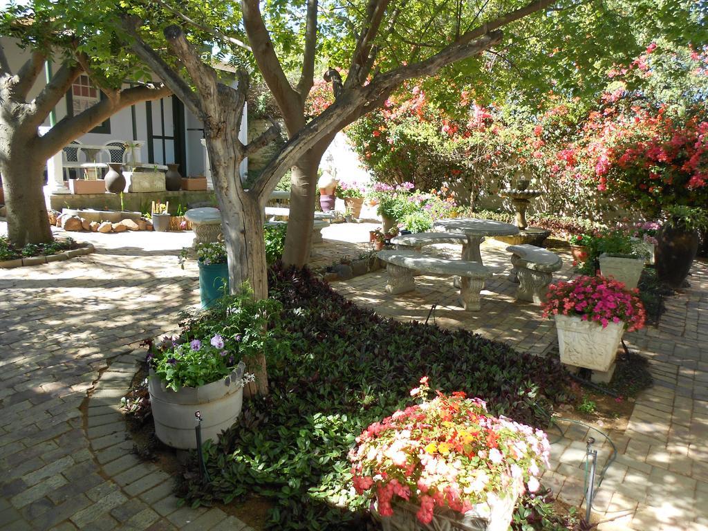 Van Rhyn Guest House Vanrhynsdorp Buitenkant foto
