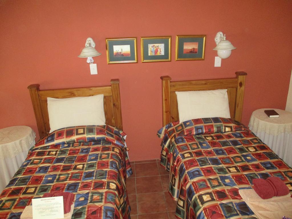 Van Rhyn Guest House Vanrhynsdorp Buitenkant foto